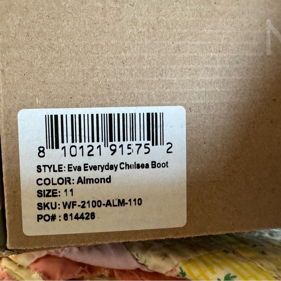 Nisolo Eva Everyday Chelsea Boot in Almond, Size 11 - Picture 3 of 3